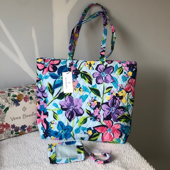 Vera Bradley Handbags - Vera Bradley Essential Tote Bag & Zip ID case Marian floral Set